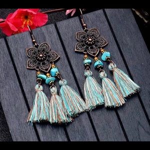 🔥🔥 $10 or 2/$15 🔥🔥 Shabby Chic earrings